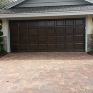 Closeup of  Cambridge paver driveway in harvest blend